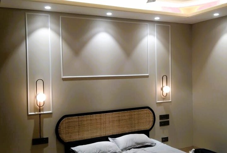Wall moulding and panelling detail in a Delhi NCR interior (1)